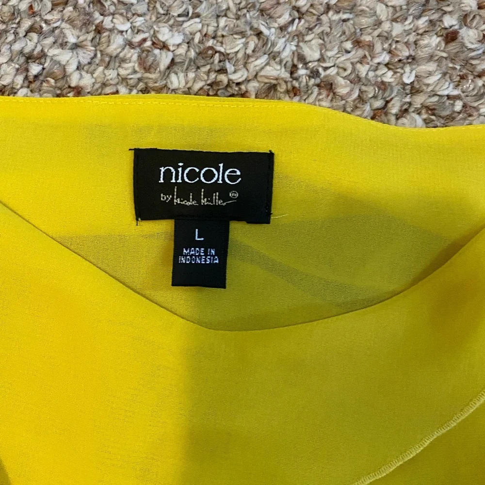 Nicole Yellow Blouse - Picture 2 of 7